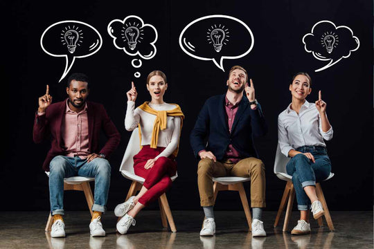 4 personnes qui travaillent leur imaginaire et leur créativité